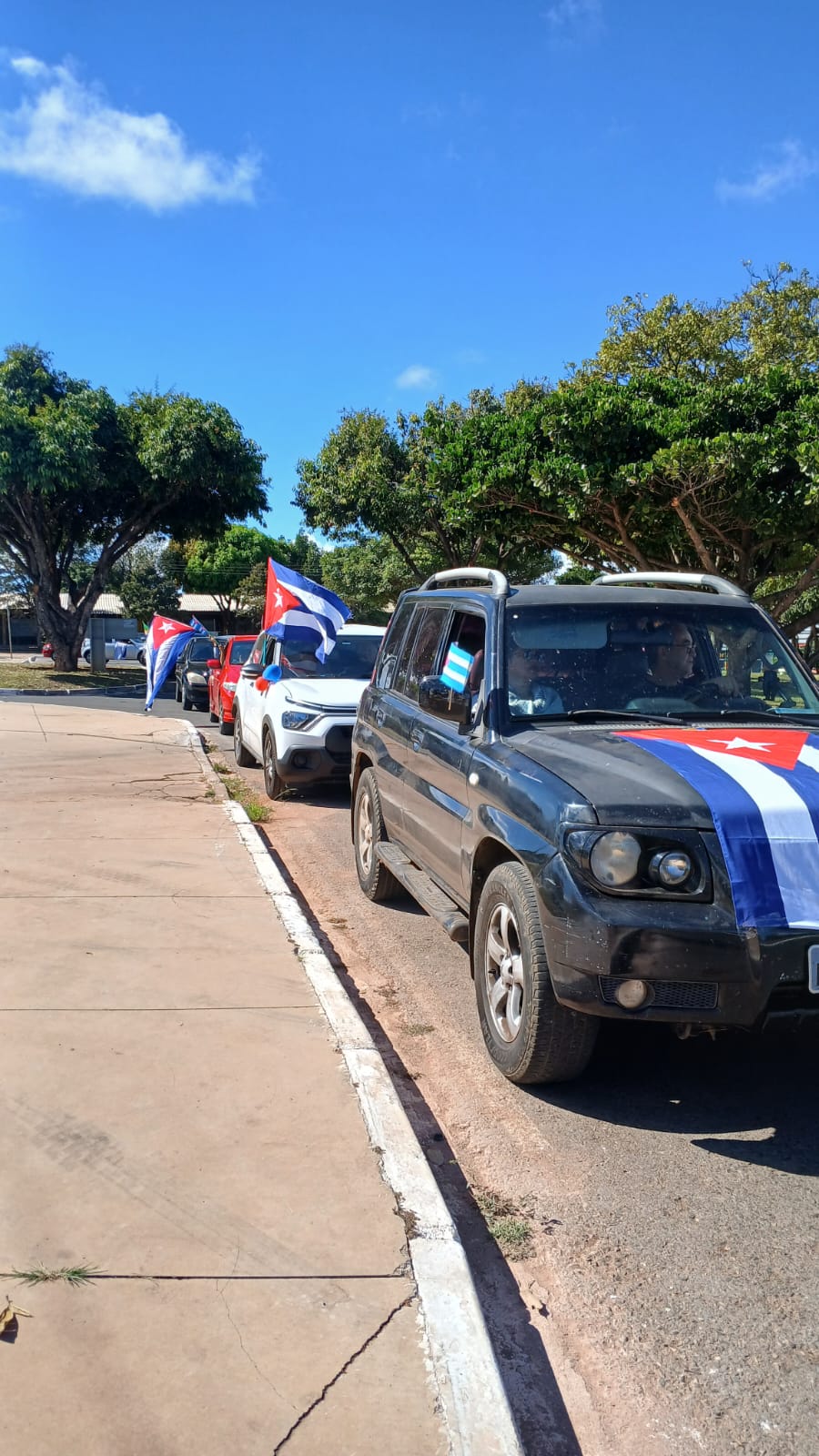 Carreata em solidariedade com Cuba toma as ruas do Paranoá